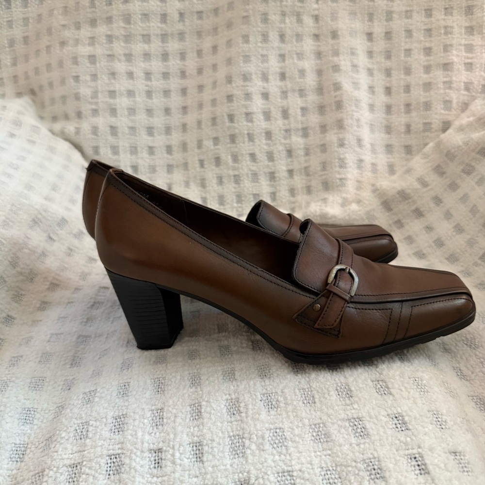 Mountain Lake women’s Brown Leather Loafers with Block Heel - Picture 3 of 8